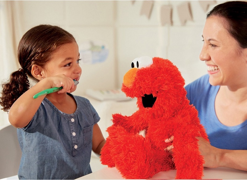 Love2Learn Elmo can laugh, play games and music and sing 10 songs
